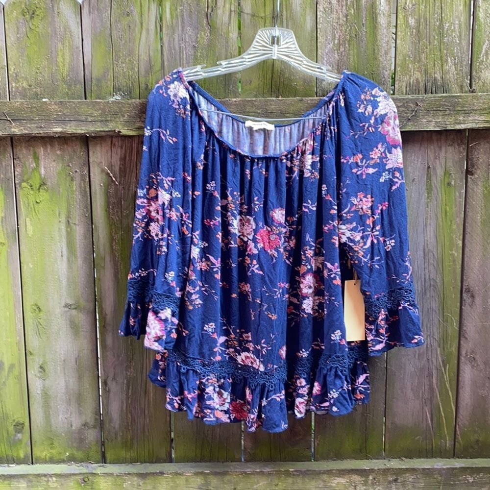 Paper + Tee floral top sz. L NWT